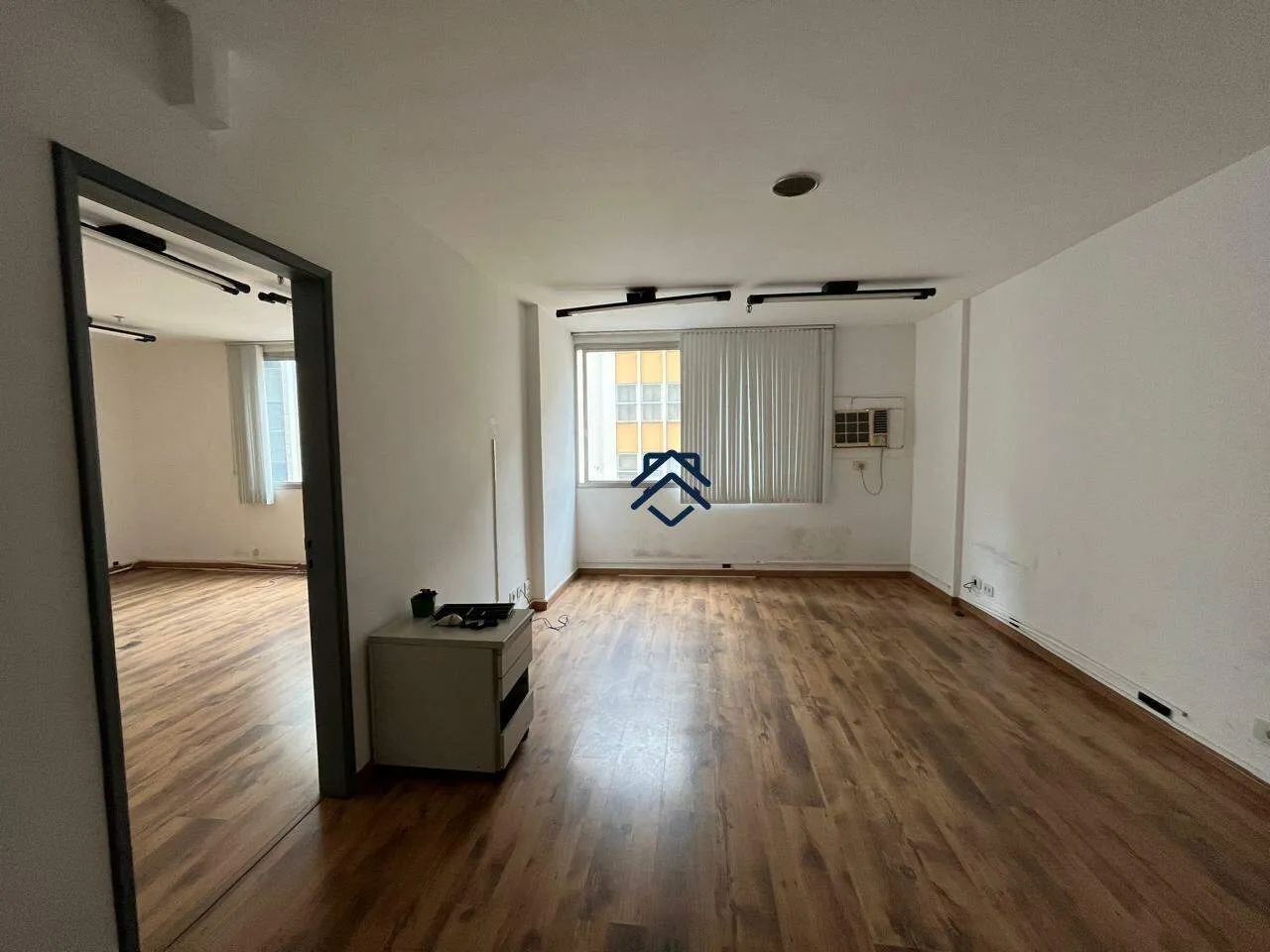 OPORTUNIDADE NO CENTRO: ANDAR COM 6 SALAS E 2 VAGAS DE GARAGEM! - Foto 6