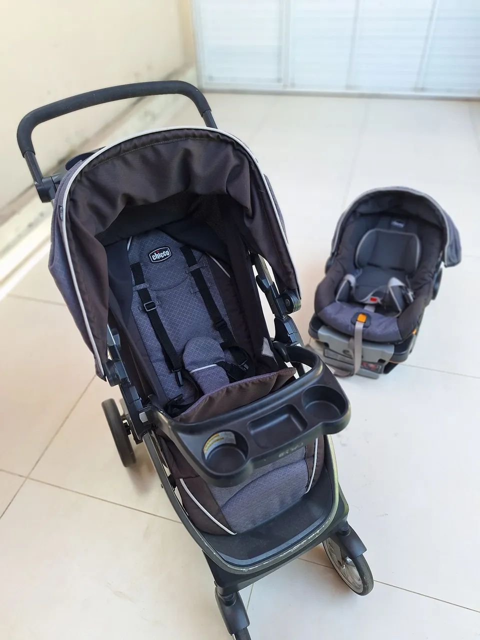 Carrinho de Bebê<br><br>Carrinho De Bebê Chicco Bravo Com Bebê Conforto Isofix - Foto 3