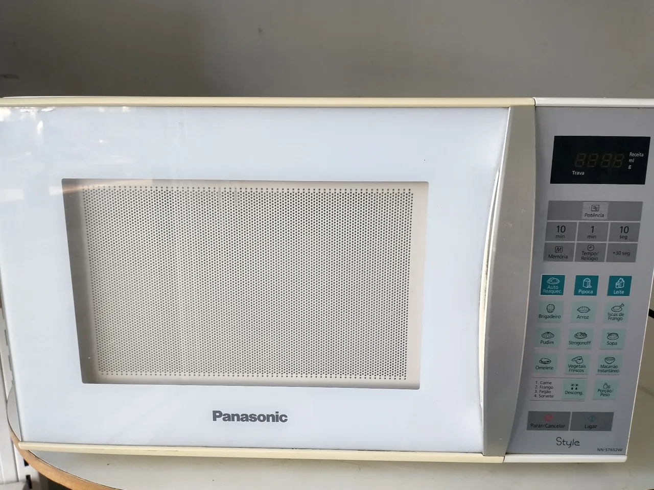 Microondas funcionando 200,00