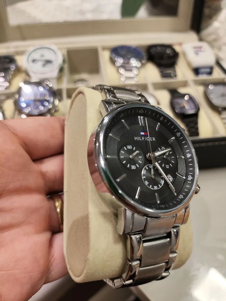 Relógio Tommy Hilfiger Prata e Preto - Foto 3