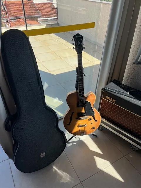 Guitarra semi-acústica IBANEZ AF-55 cor ABF (amber burst flat), incluindo box