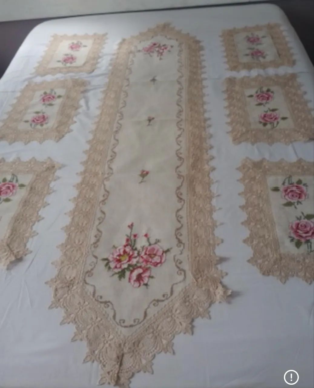 Mesa Posta bordada 