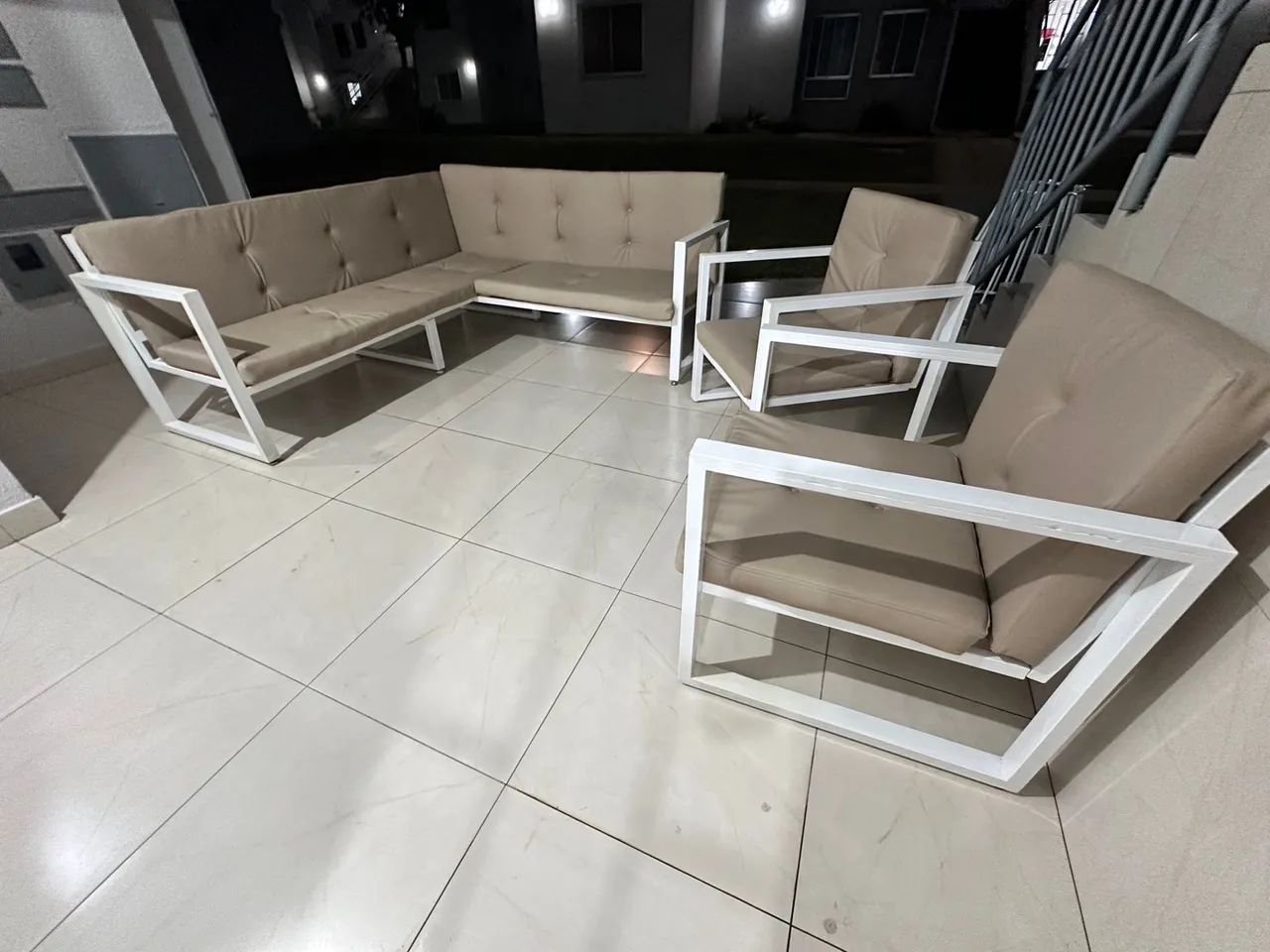 Conjunto de Sofá e Poltronas em Alumínio