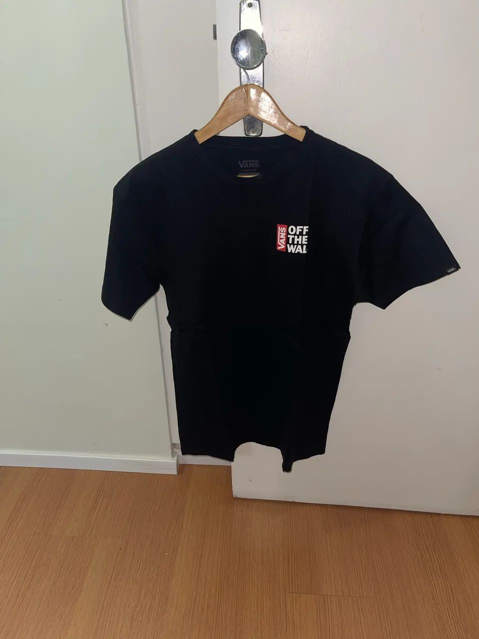 Camiseta Van Off The Wall Preta