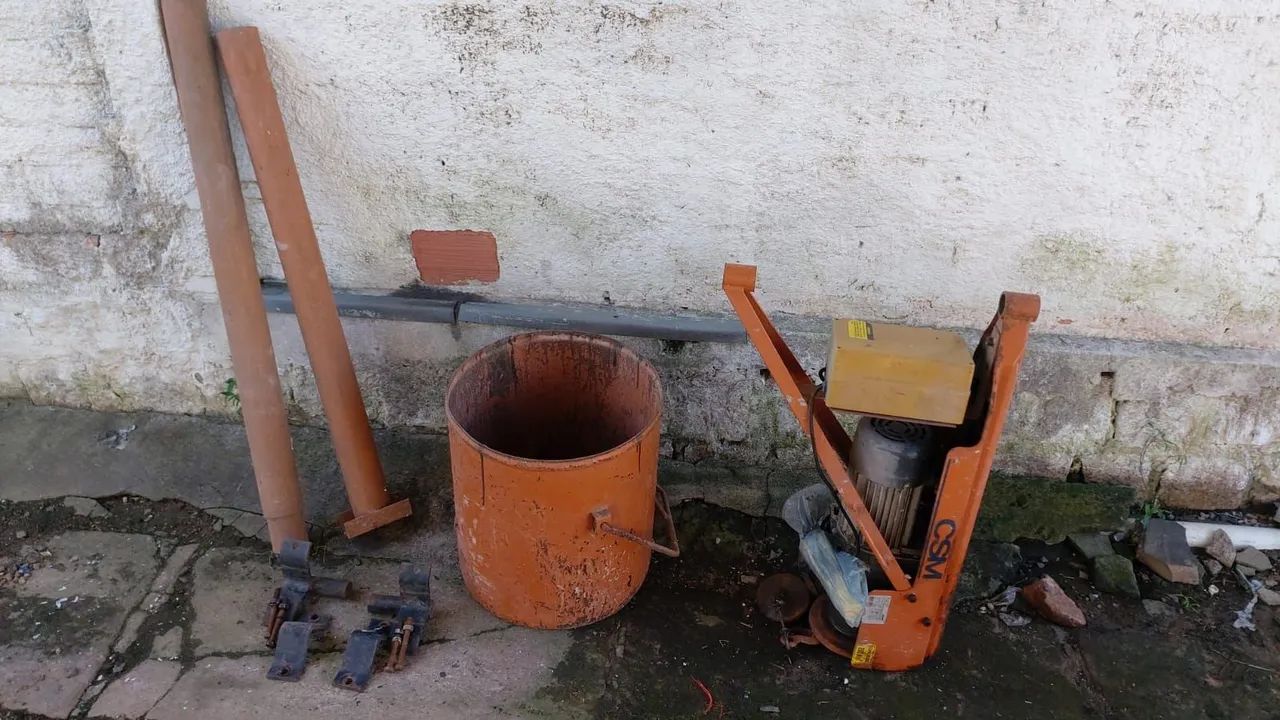 Guincho de coluna elétrico trifásico com caçamba e coluna 200kg CSM - Foto 3