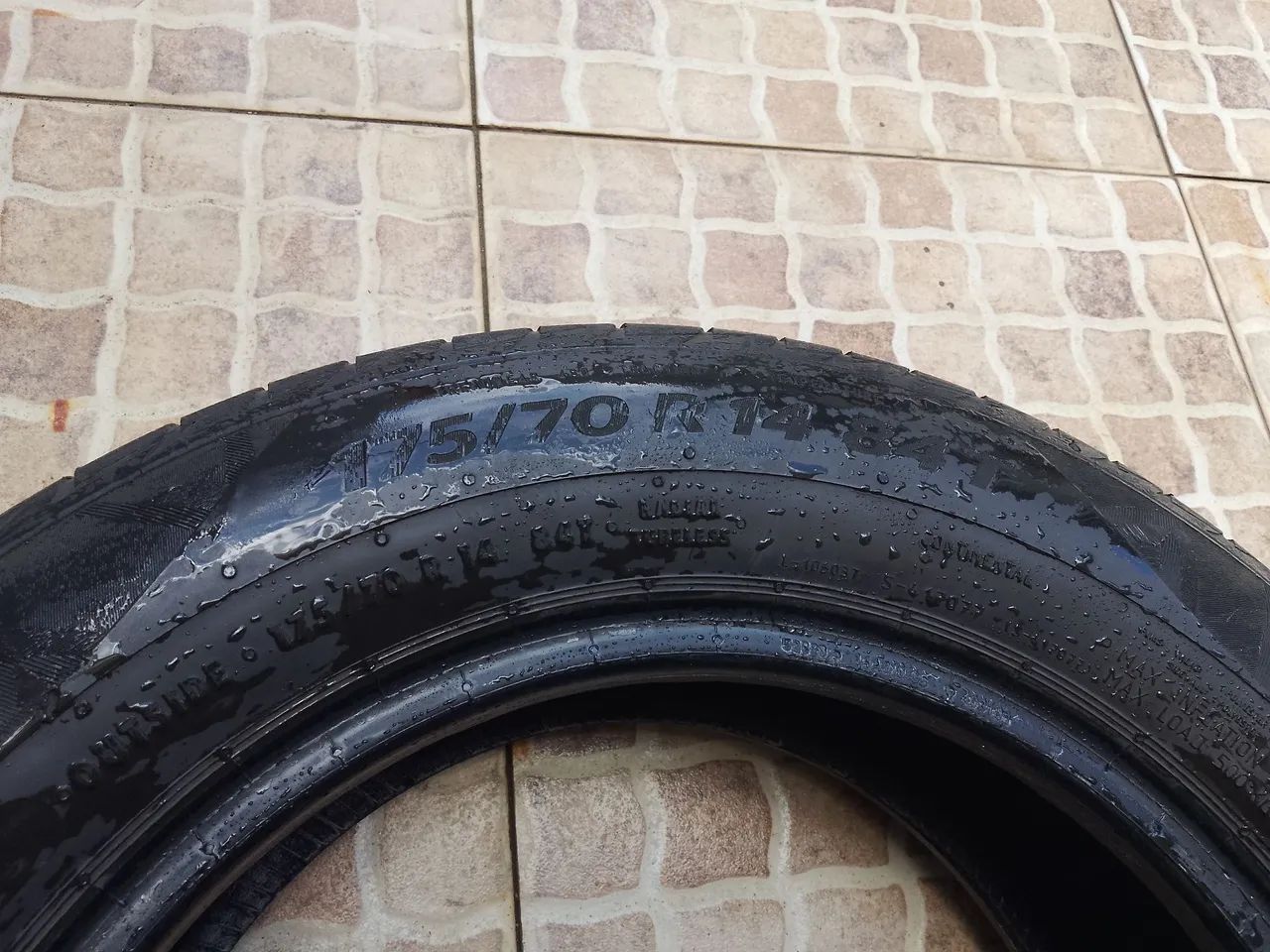Pneu 175/70 R14 84T Continental