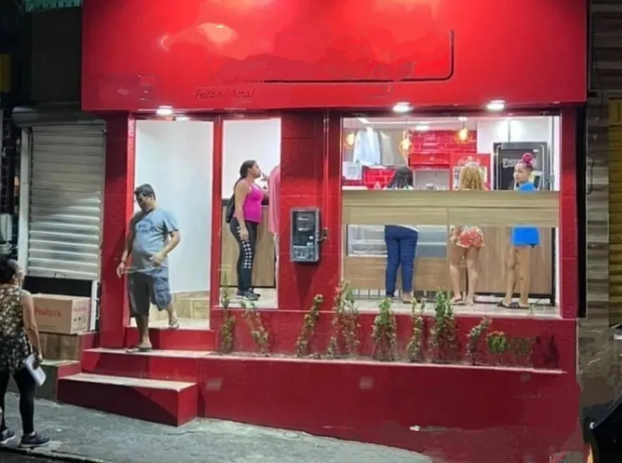 A Loja para venda possui 35 metros quadrados em Cajazeiras VIII - Salvador - BA