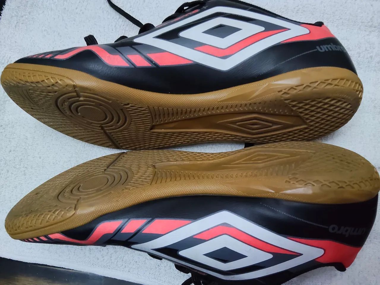 Chuteira Umbro Prisma+ - Foto 3