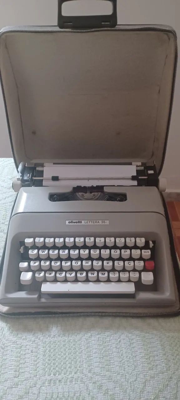 Máquina de escrever antiga