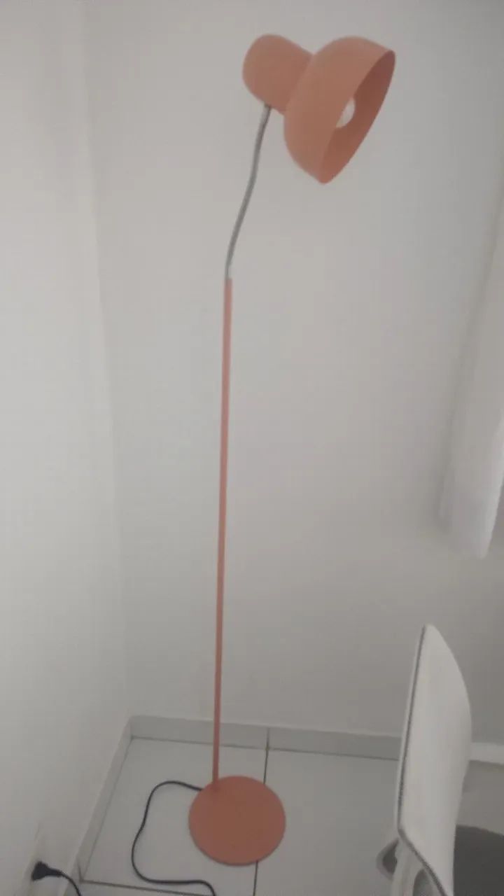 Luminária de chão moderna com design elegante - Foto 2