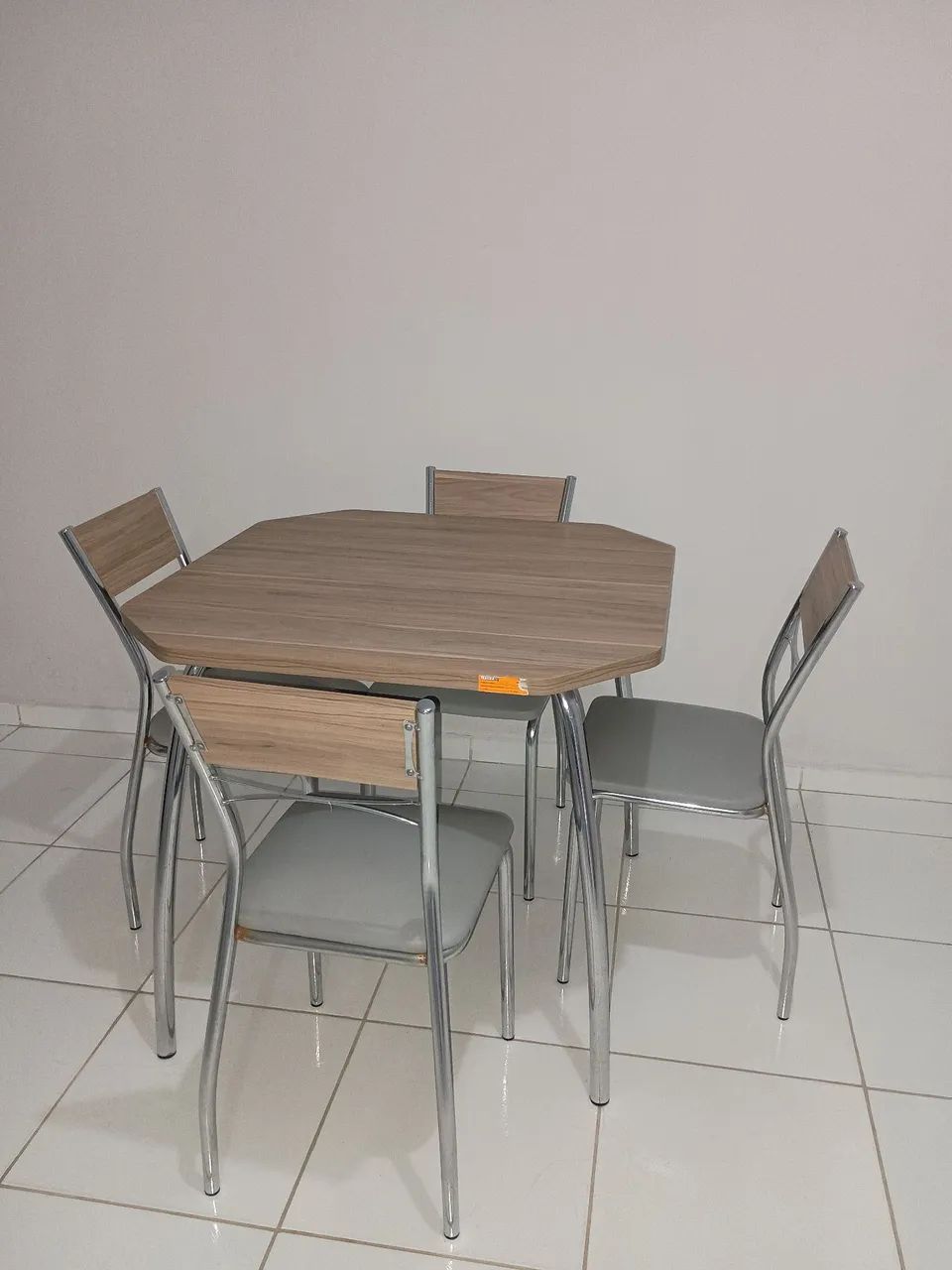 MESA MADEIRA COM 4 CADEIRAS  - Foto 2