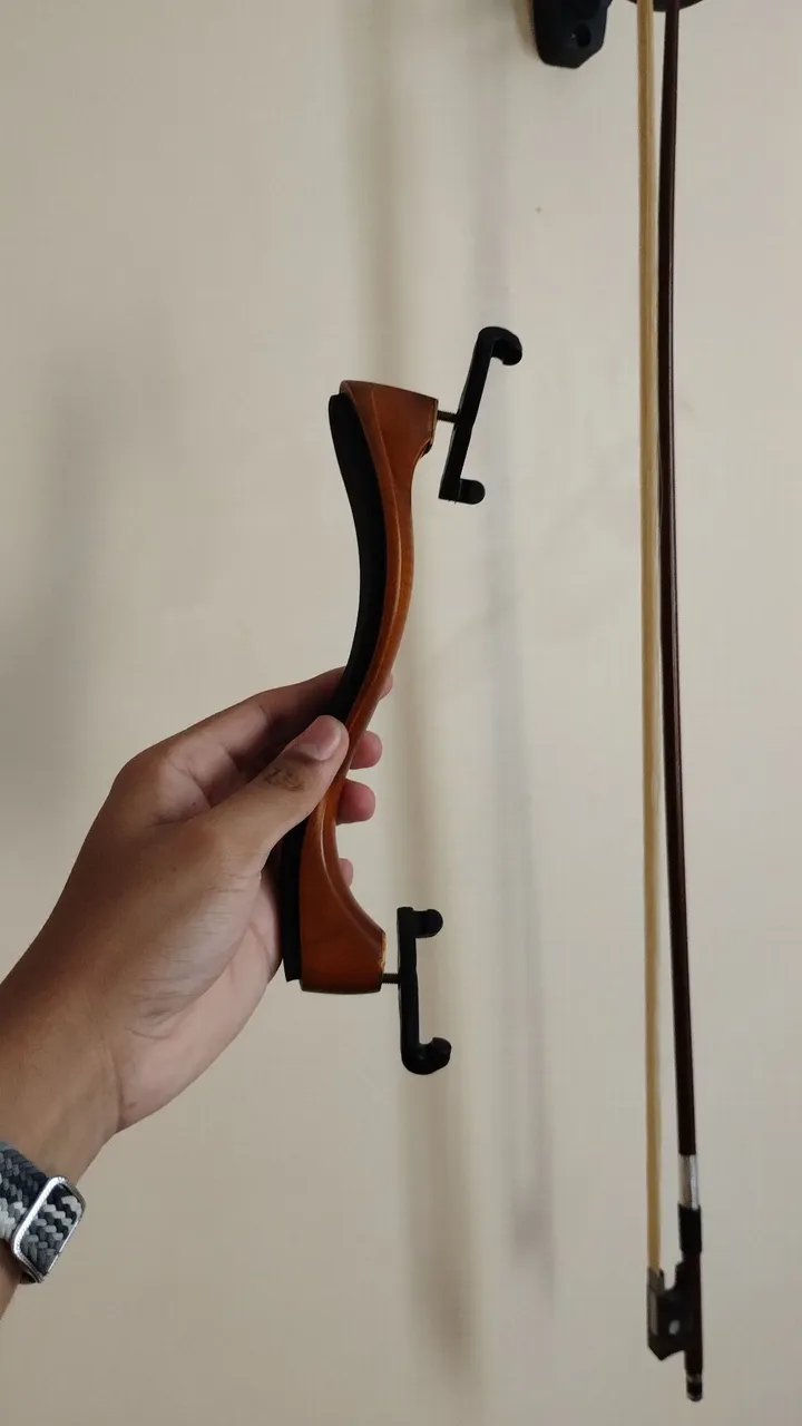 Violino Dominante em Maple, completo: Suporte de parede universa, espaleira e breu incluso