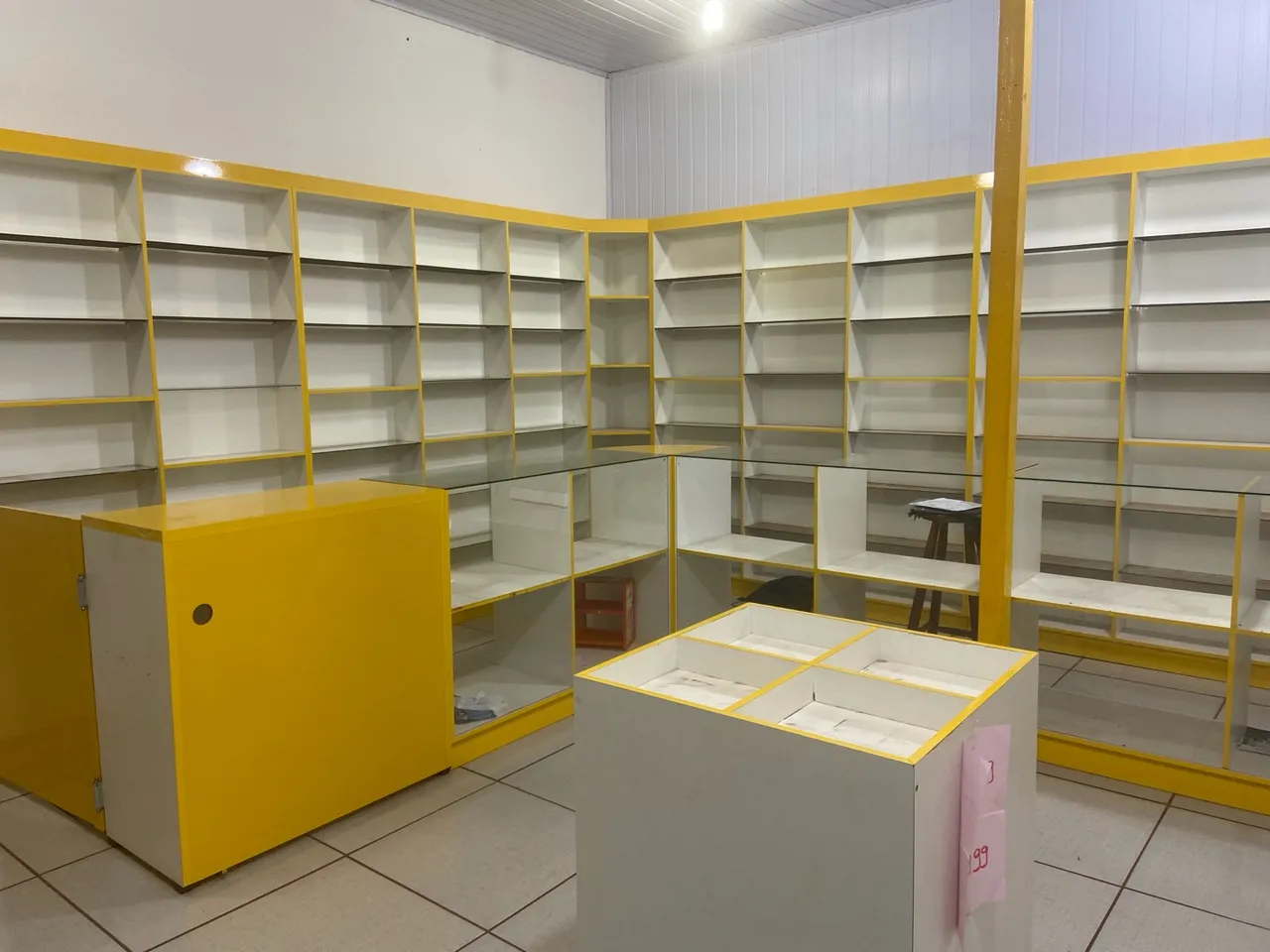 Mobiliário Comercial Completo para Farmácia 