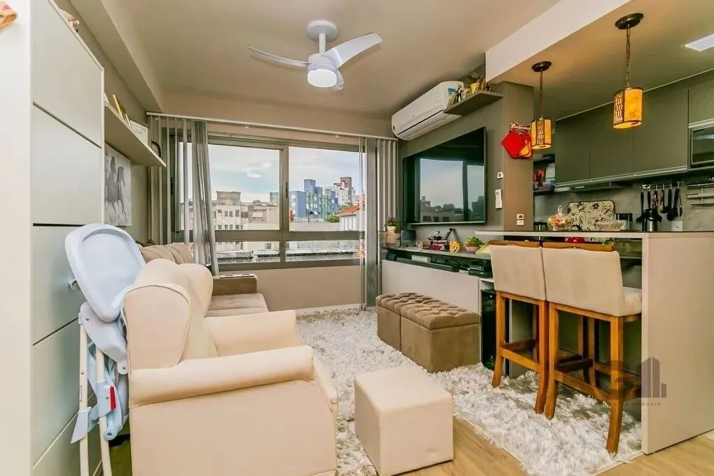 Excelente apartamento de 58m² com 1 suíte, banheiro social, living com churrasqueira, saca