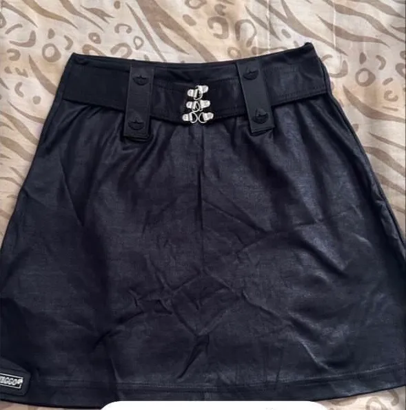 Saia Preta com Detalhes (P)