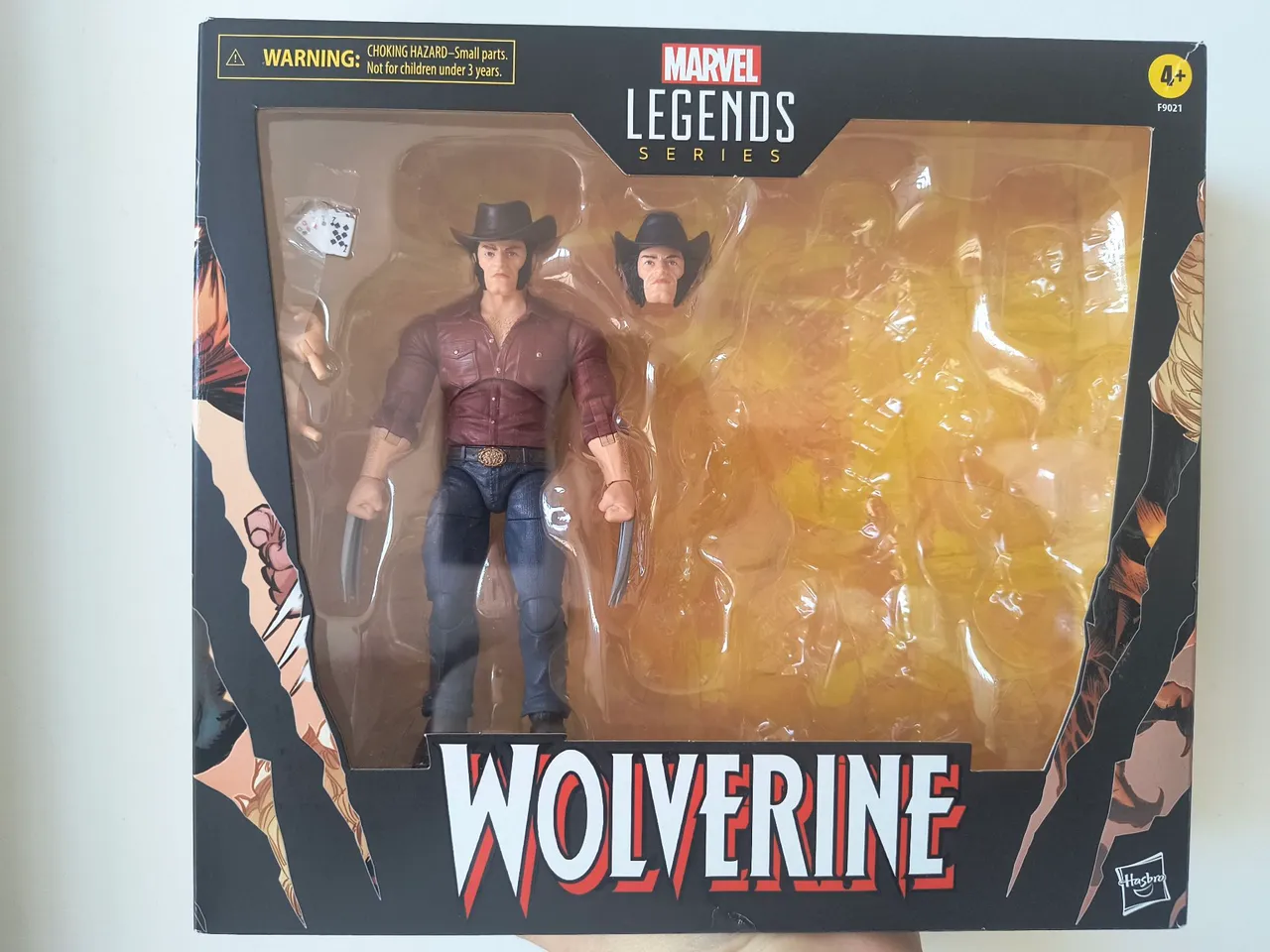 Marvel Legends Wolverine completo na caixa.