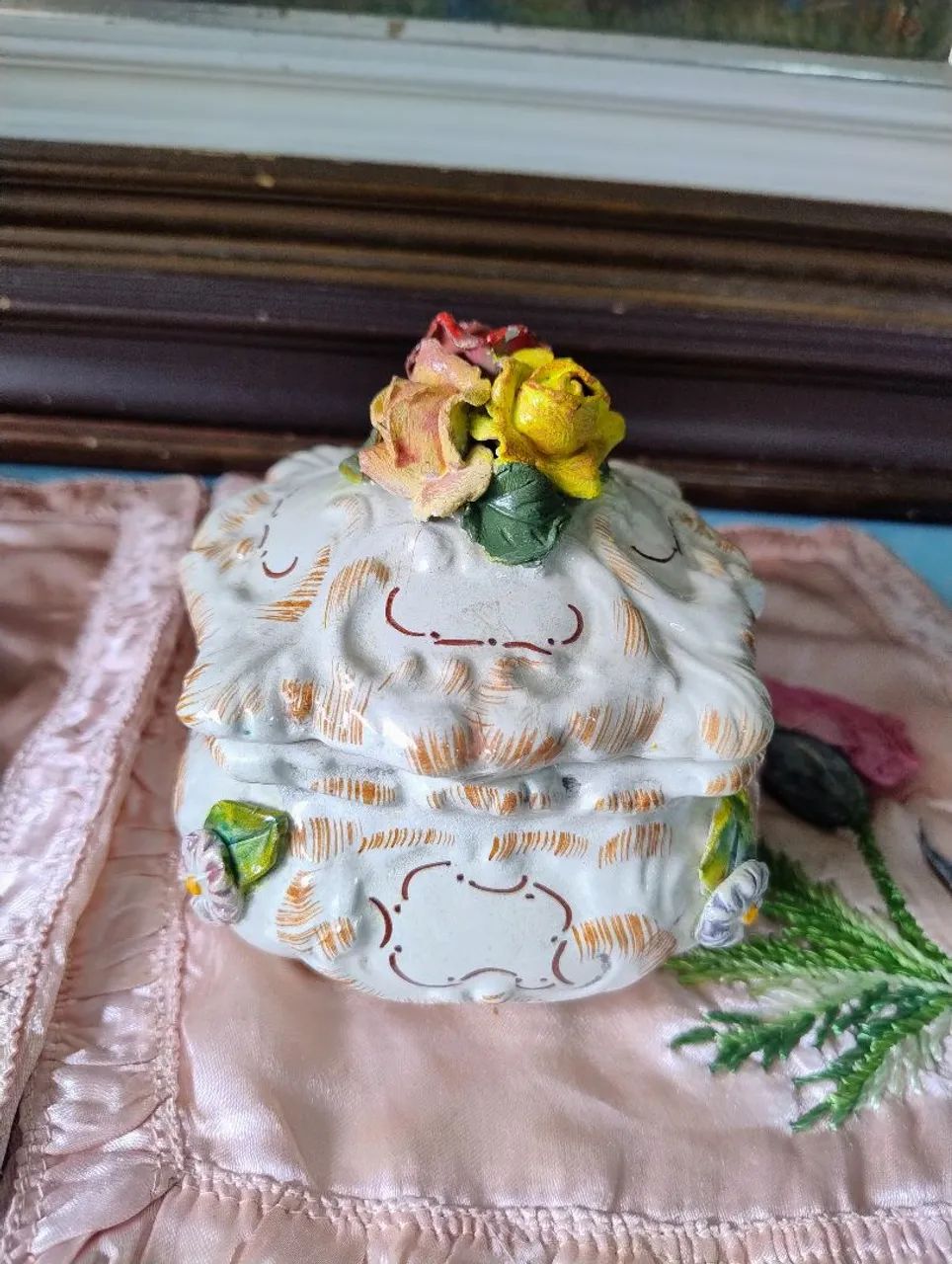 Caixa antiga de porcelana tipo Capodimonte 