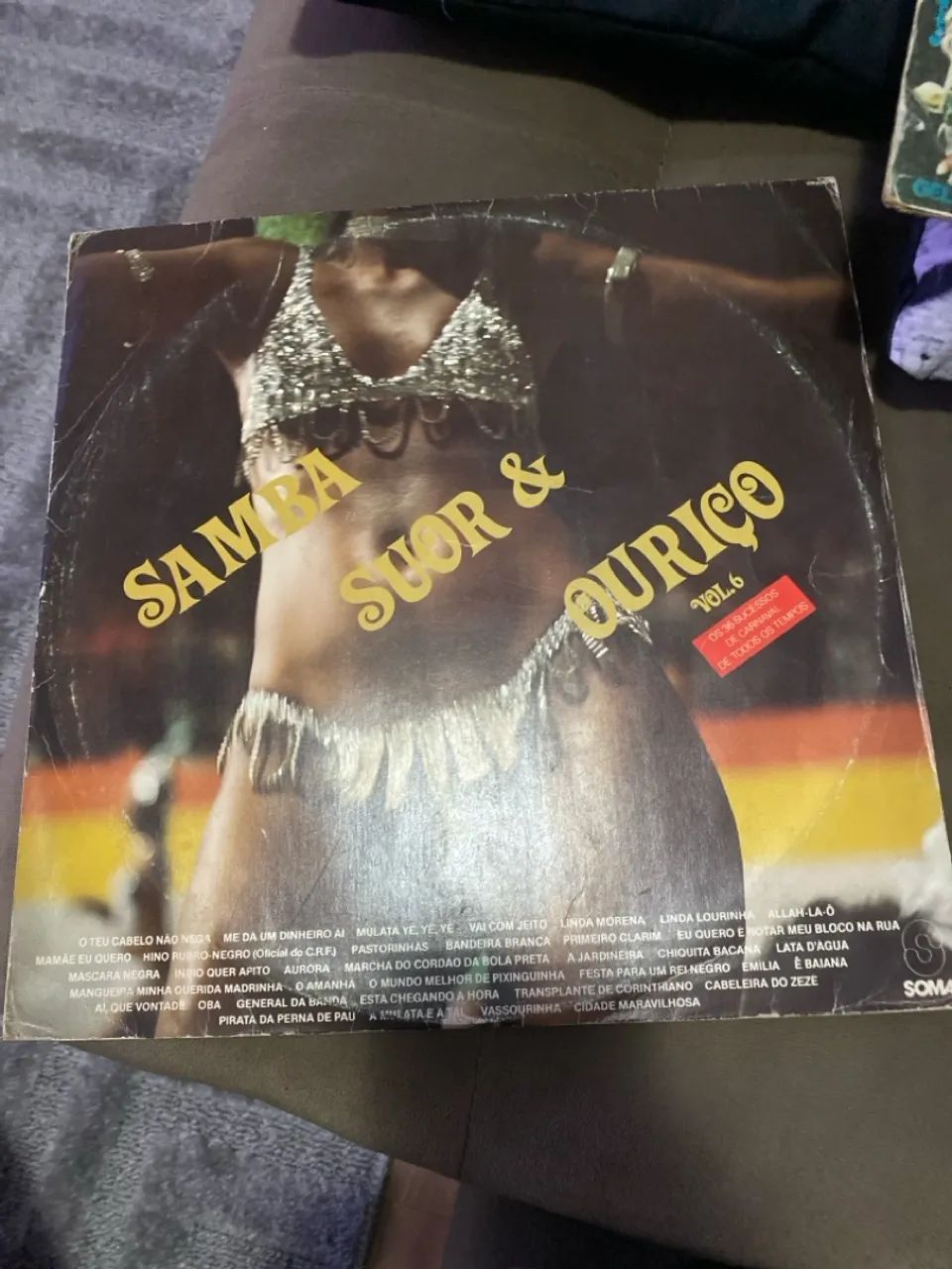 Discos de Vinil Sambas de Enredo e Samba & Suor & Furico - Foto 3