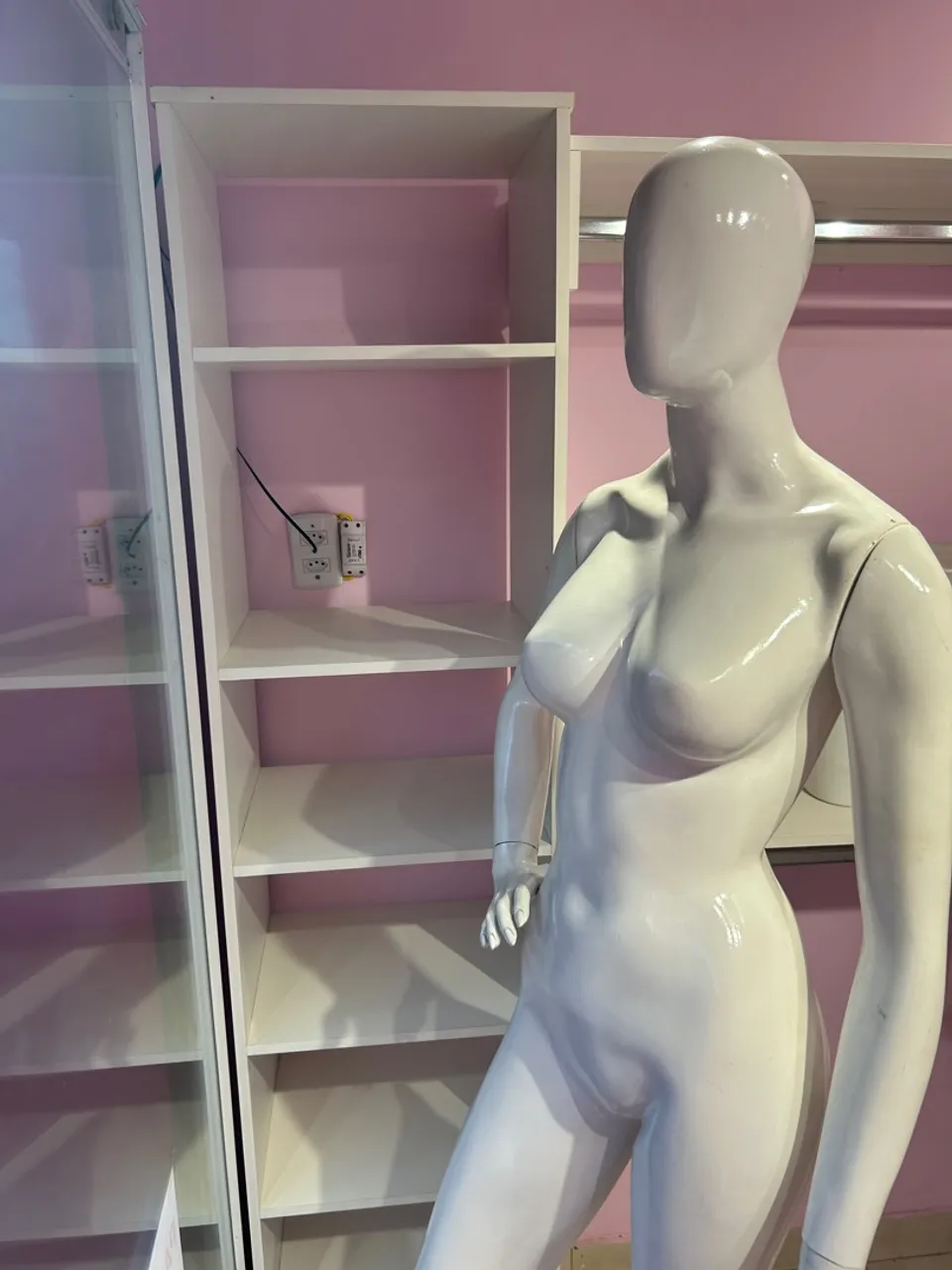 Manequim Feminino Branco Fibra
