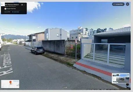 Terreno Plano Murado 360m² no Aririú - Rua Tranquila e Perto de Tudo