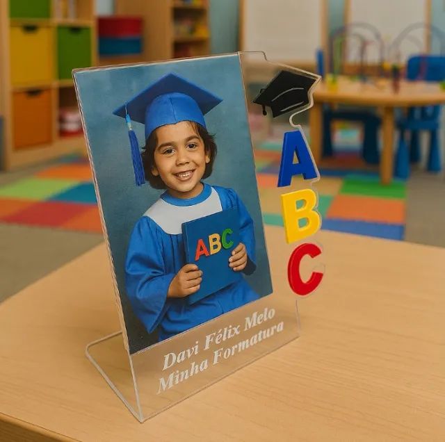 Placa para formatura ABC em acrílico.