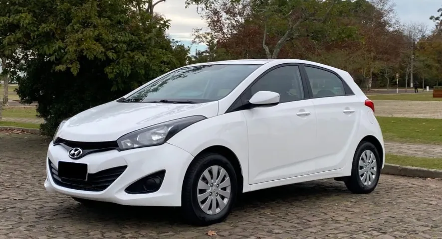 Carro bem conservado, revisões em dia, IPVA 2025 pago!