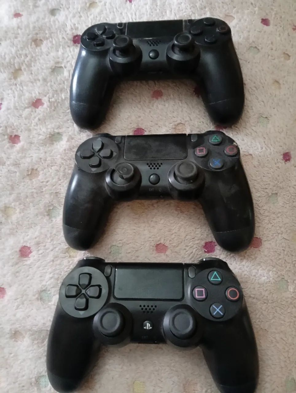 3 controles ps4 com defeito