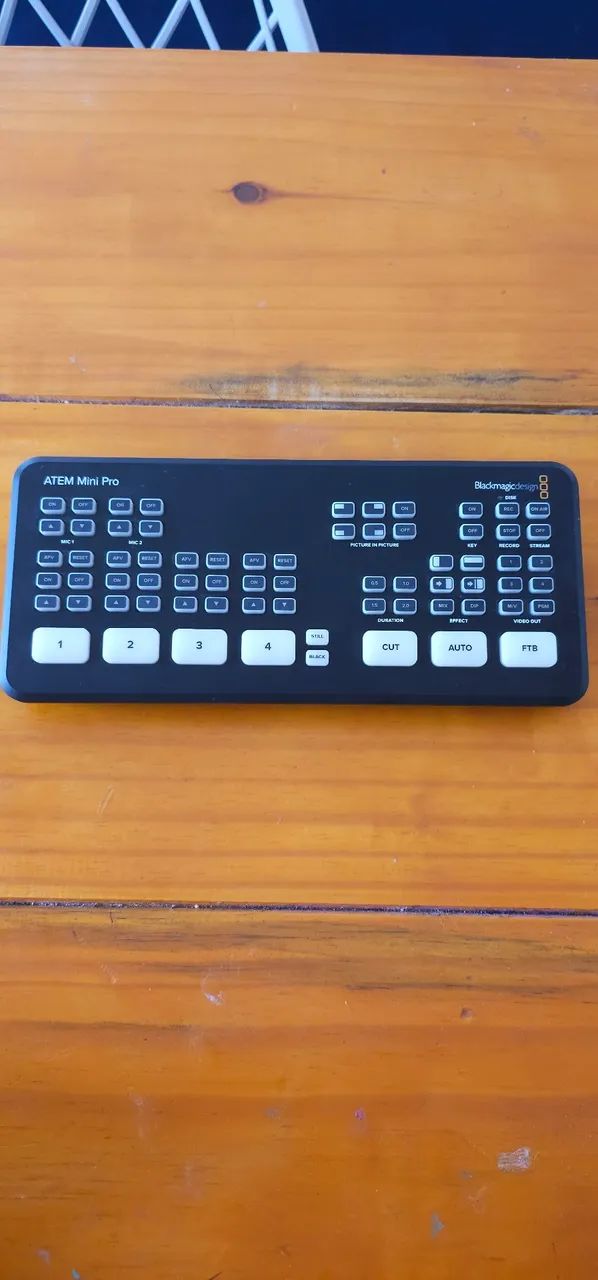 Blackmagic Design ATEM Mini Pro - Mixer de Vídeo para Streaming