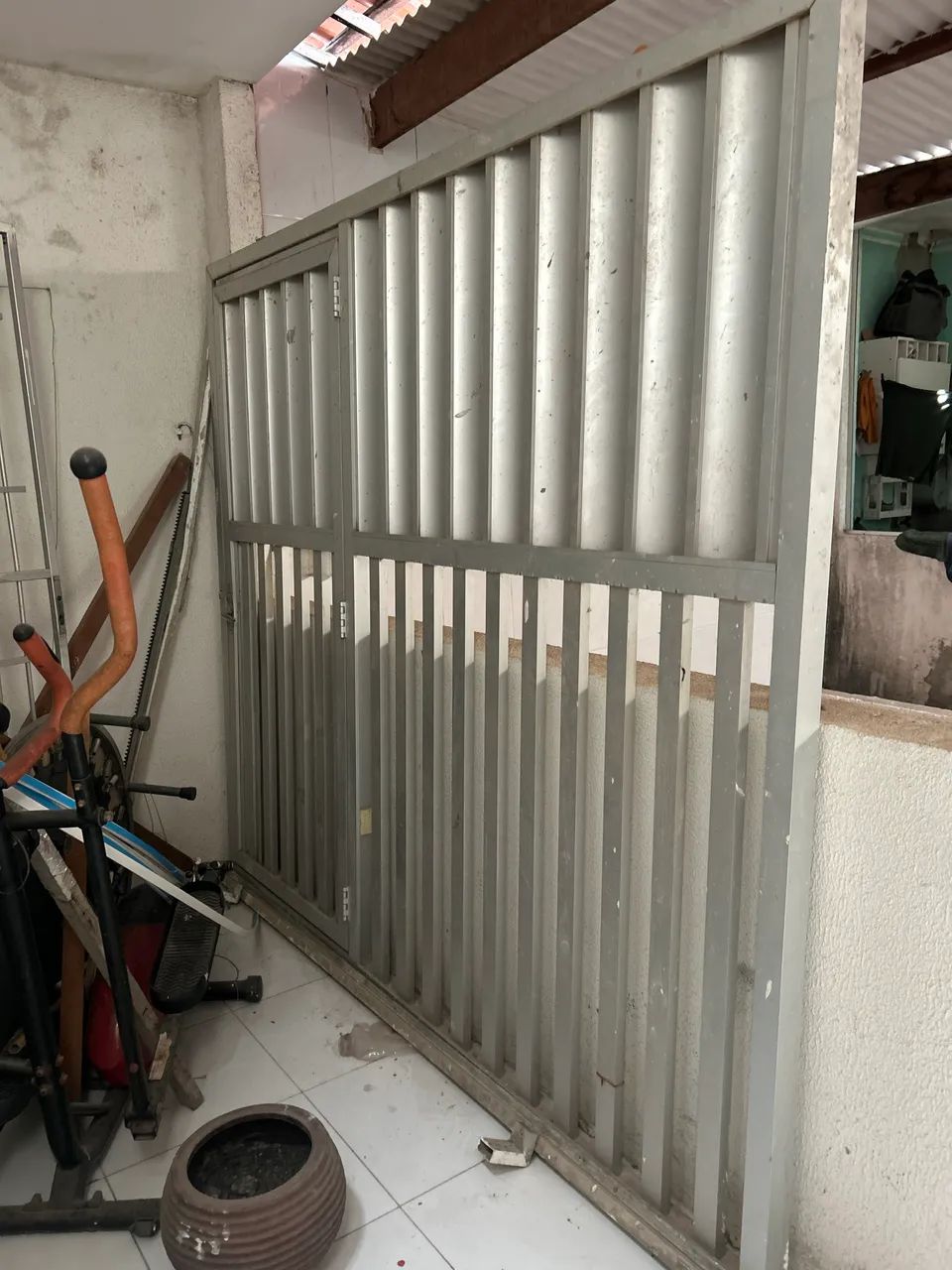 PORTÃO DE FERRO COM PORTA EMBUTIDA - ÓTIMA ESTRUTURA64617966522626122