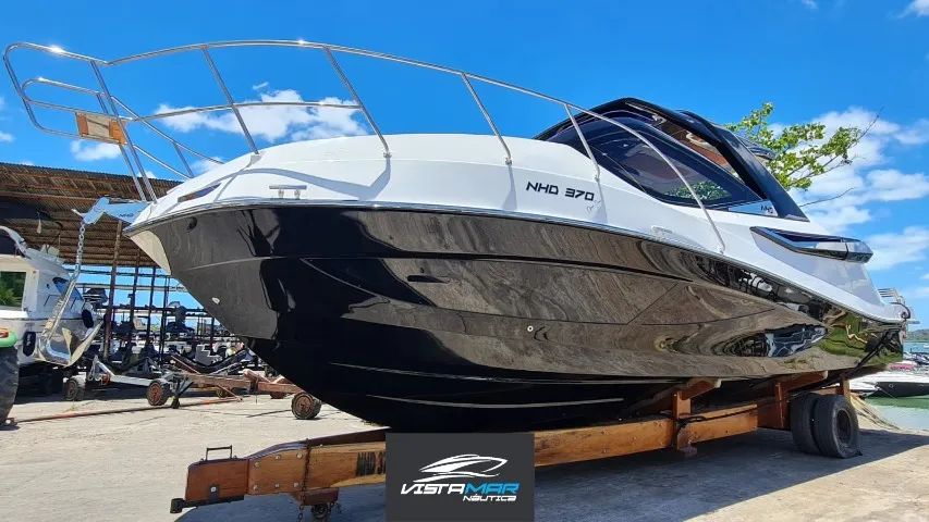 Lancha NHD 37 pés (355 nomenclatura internacional) All Space parelha popa Mercury 300hp 4T