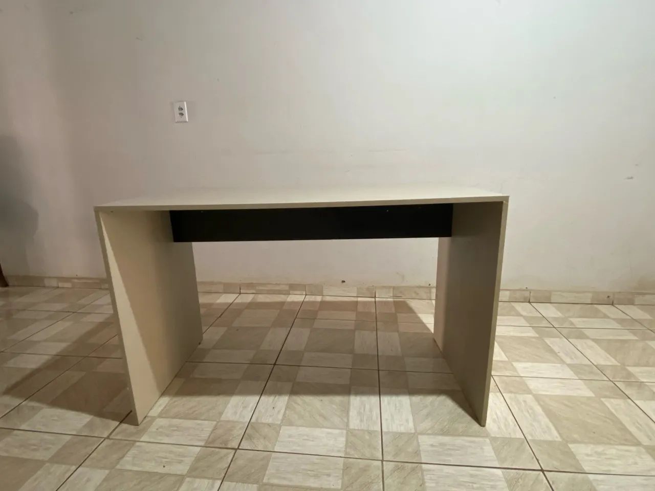 Mesa 100$ capacete 40$  - Foto 3