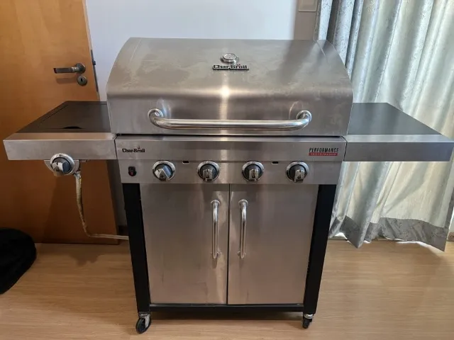 Churrasqueira a Gás Char-broil Classic 440