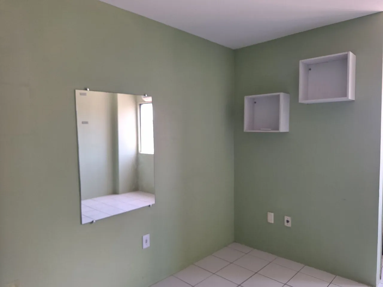 Sala comercial com ar e Internet grátis .