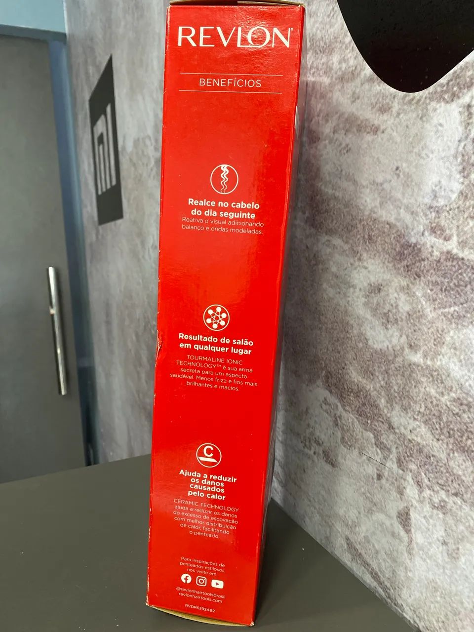 Escova Alisadora Elétrica Revlon Root Booster Preto - Foto 2