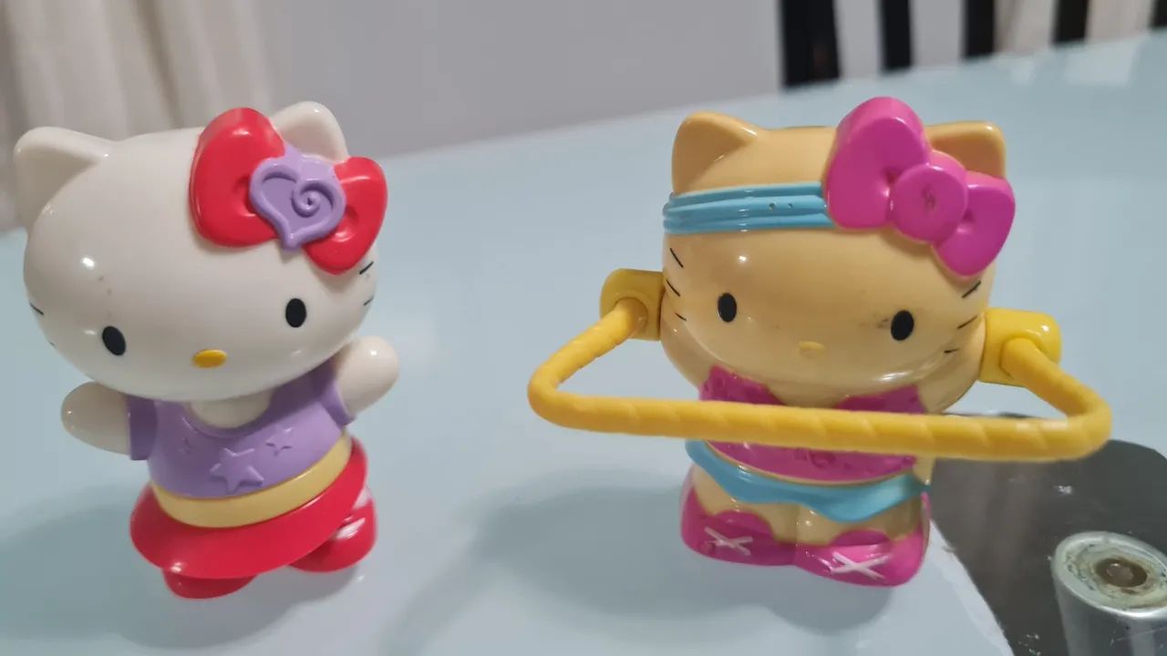 2 Bonecas Hello Kitty - Brinquedos Infantis - Foto 2