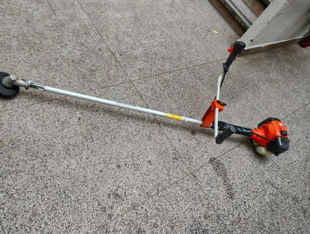 Roçadeira Husqvarna profissional - Foto 3