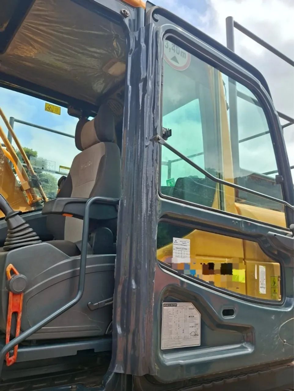 Escavadeira Hyundai 220 LC-9 ano 2018 com 7.500 horas, em MG - Foto 4