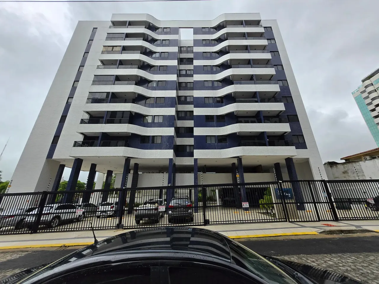 Aluga-se Apto no EDF. Dom Helder Câmara, 3 quartos, sendo 01 suíte, no Farol. Excelente Lo