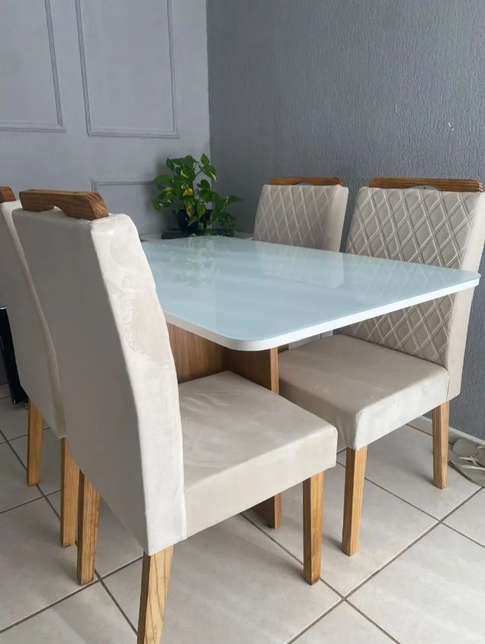 Mesa de Luxo - 4 cadeiras de madeira  - Foto 4