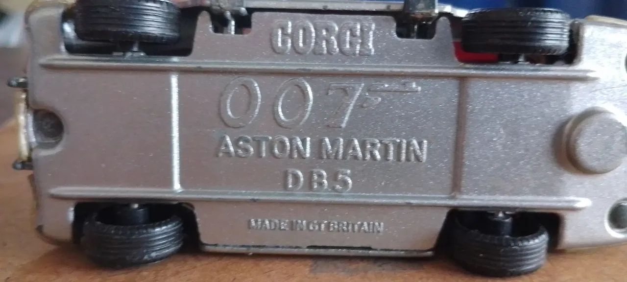 Carro de Brinquedo 007 Aston Martin DB5