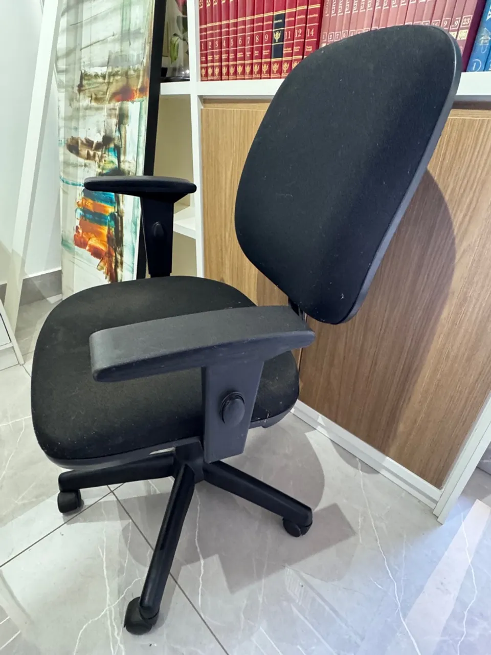 Cadeira de Escritório grande e confortavel ( n é da prquena)