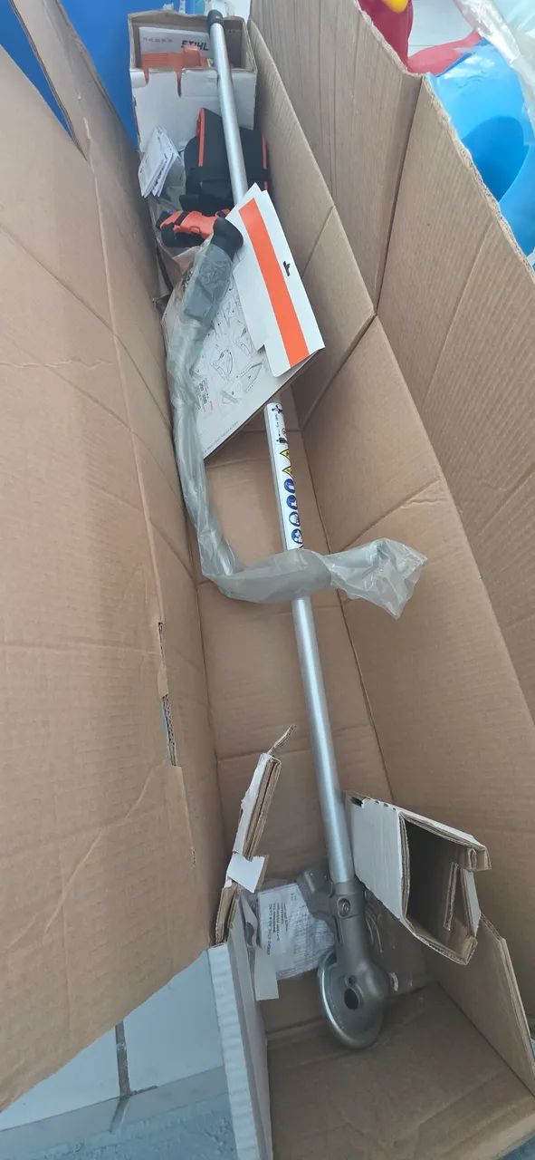 Vendo Roçadeira FS 160 Stilh acompanha peça de fio de corte.  - Foto 4