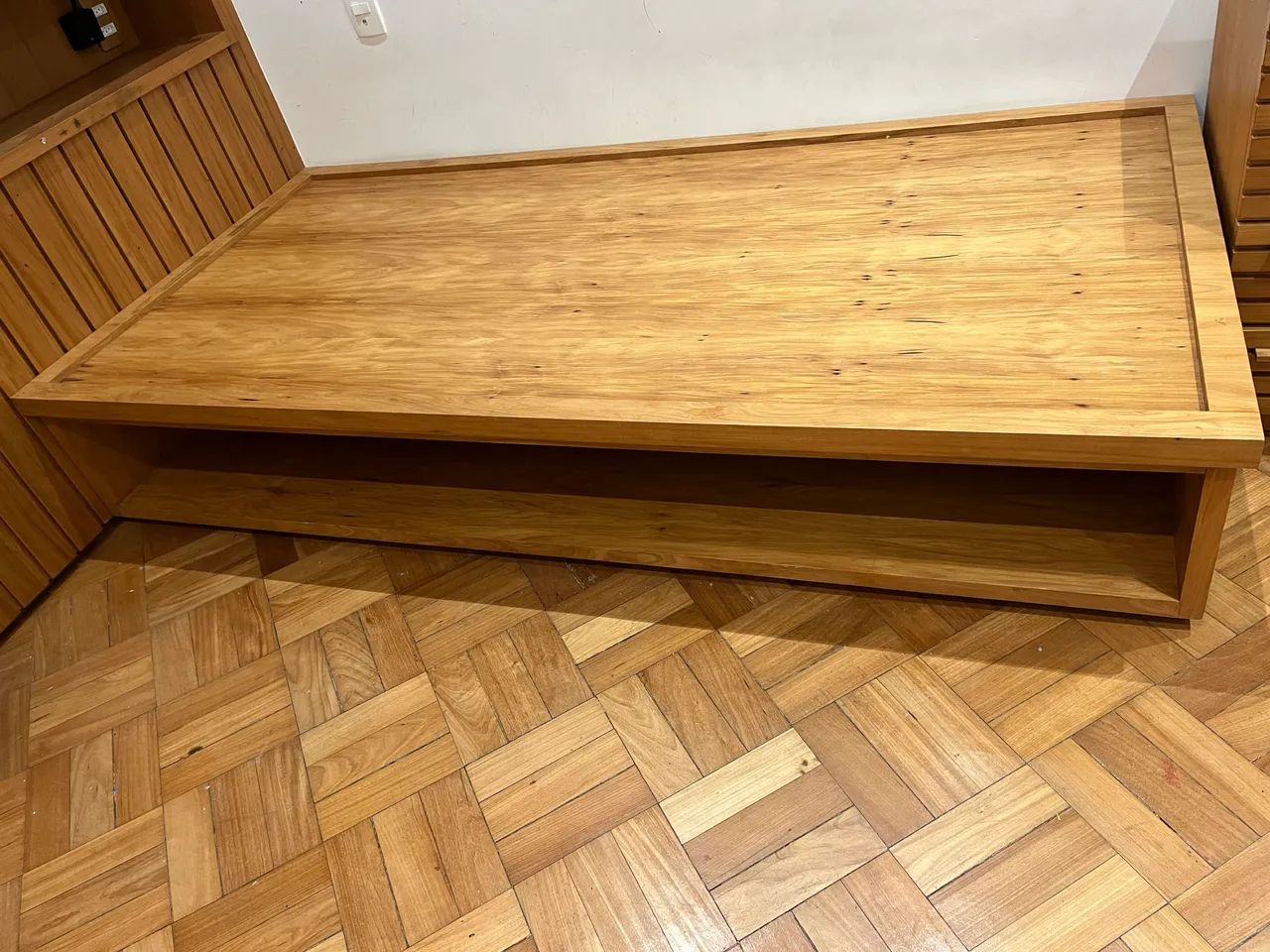 Cama de solteiro em peroba do campo com nicho inferior - Foto 2