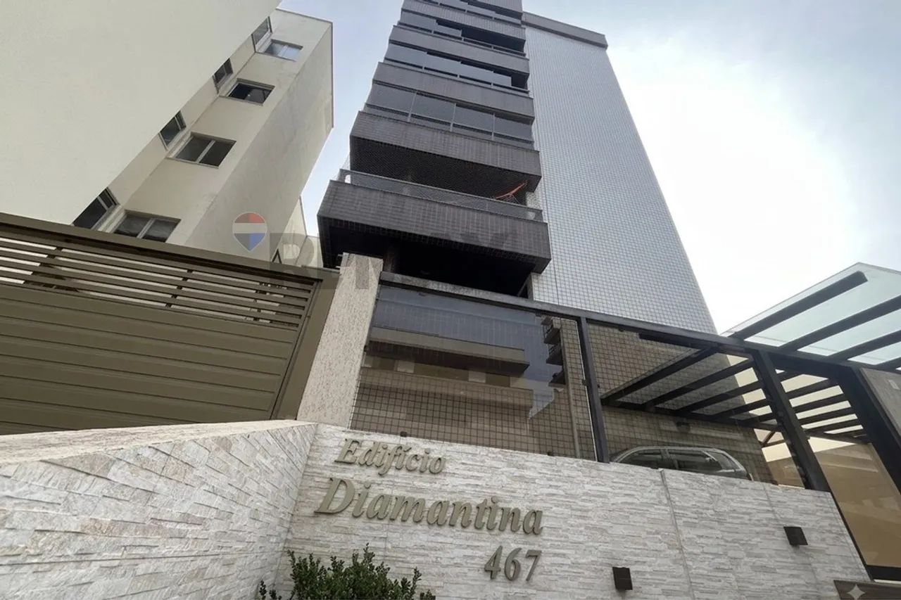 Espaçoso Apartamento com 135m², 4 Dormitórios (1 Suíte) e 2 Sacadas no Edifício Diamantina