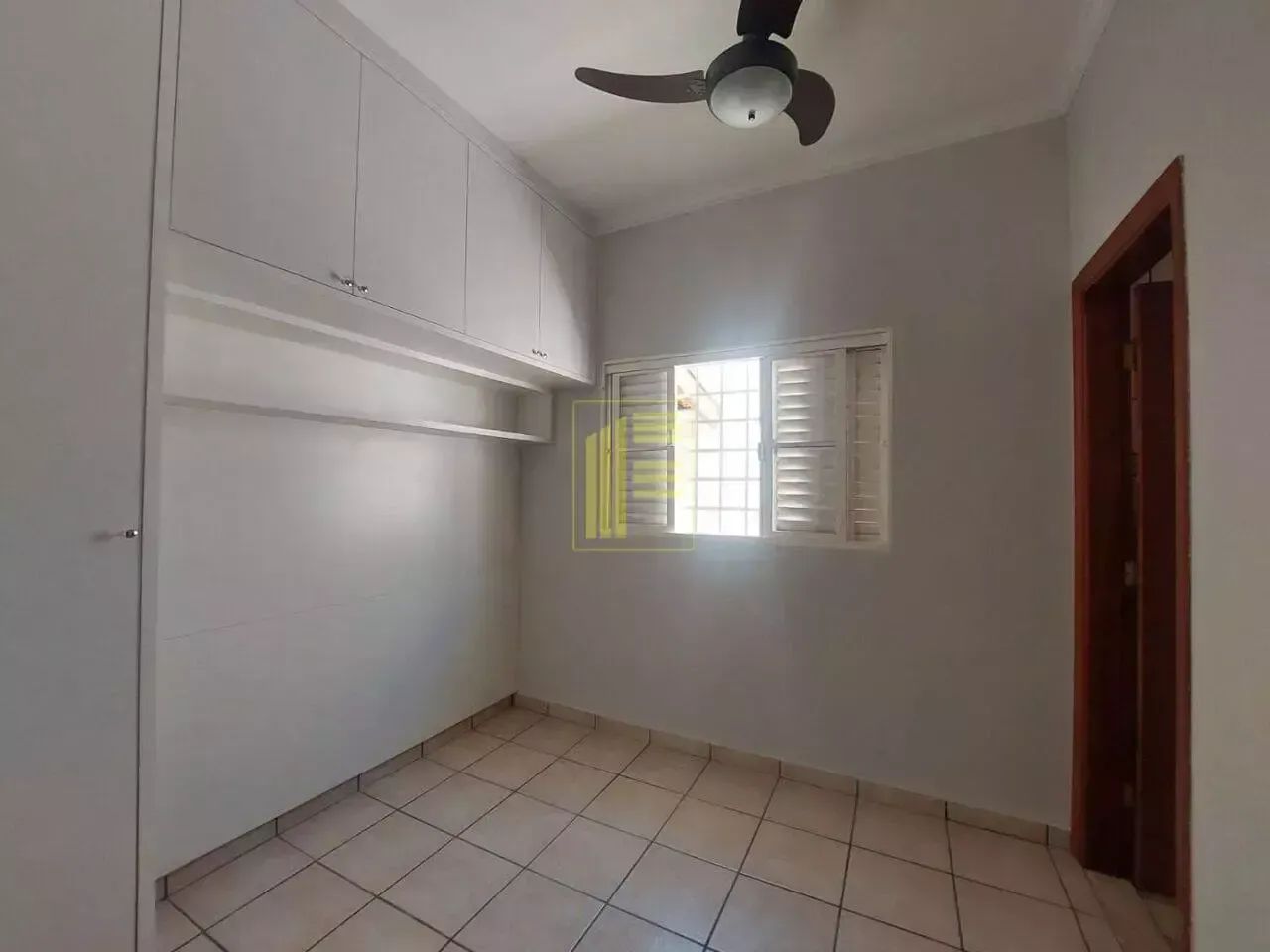 Casa térrea, reformada no bairro Aclimação, 03 suítes, 04 banheiros, piscina, quintal. Opo - Foto 8