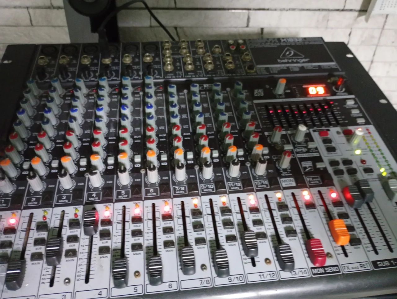 Mesa de som behringer 