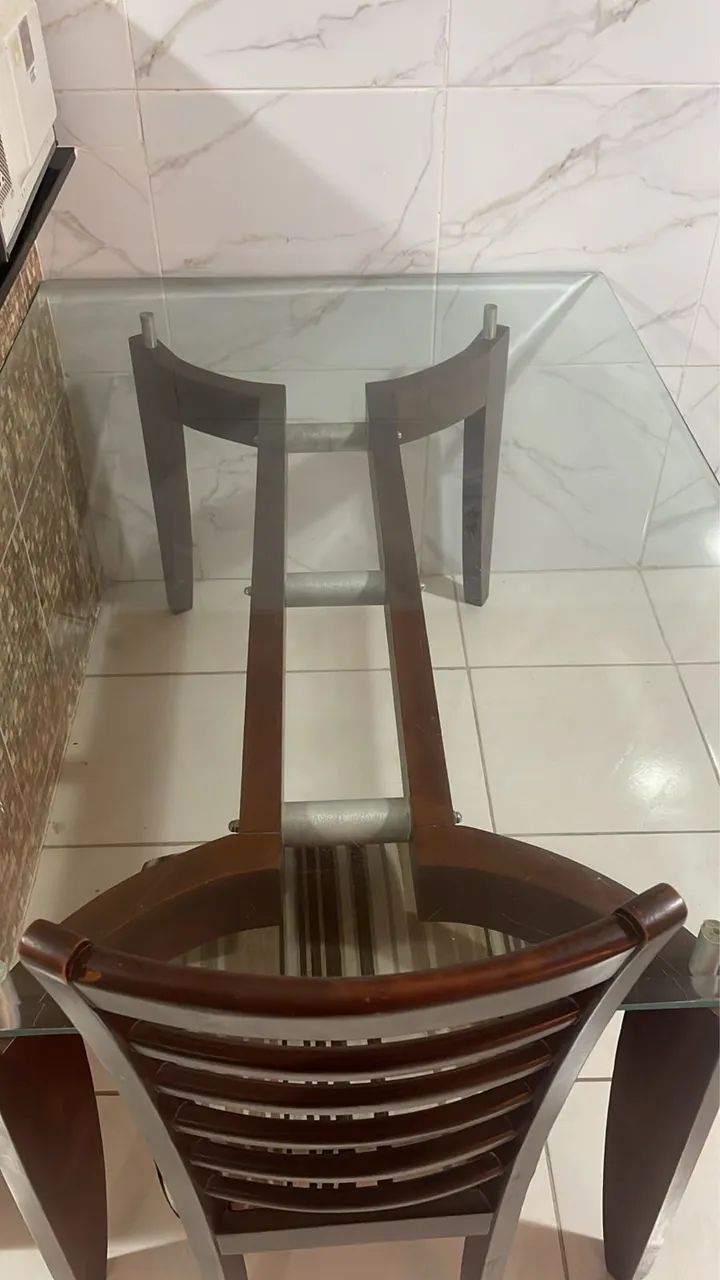 Vendo mesa de jantar com 3 cadeiras 64994315049730121