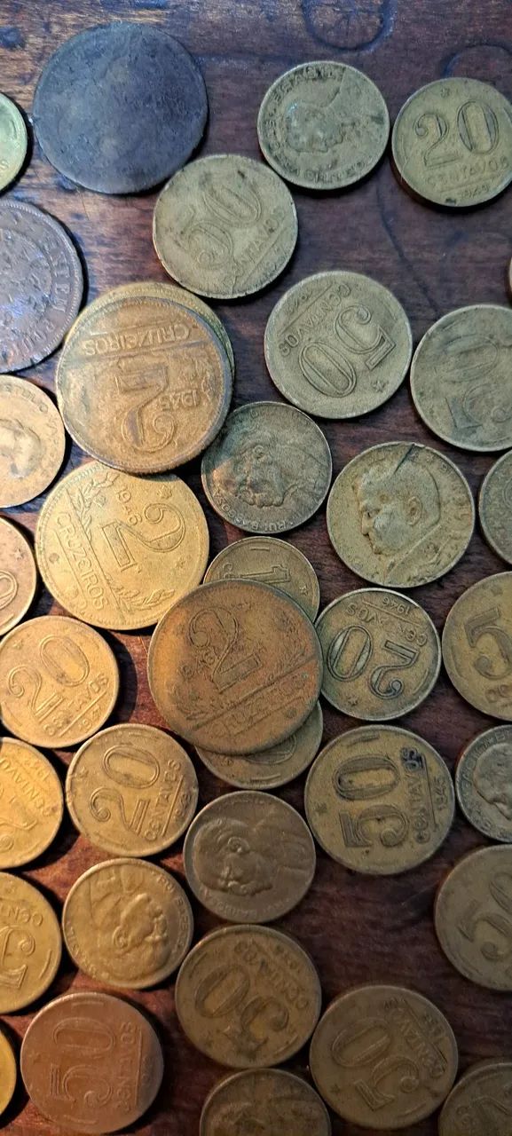 Lote com 70 moedas antigas amarelas  - Foto 4