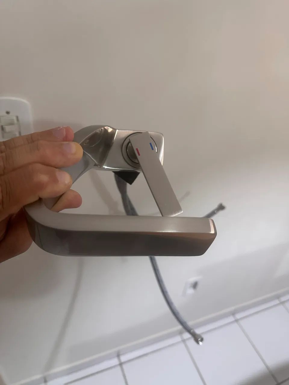 TORNEIRA QUENTE E FRIO PARA BANHEIRO. NOVÍSSIMA!!!
