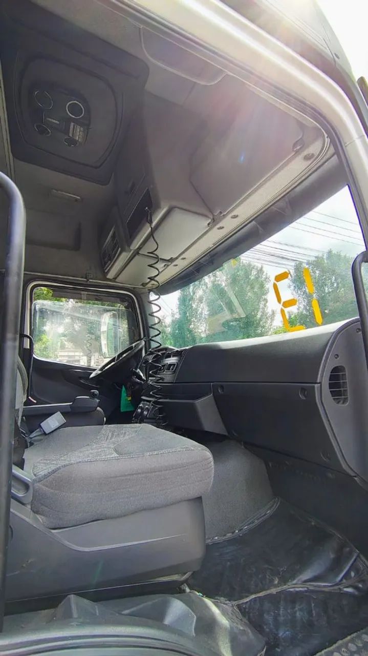 Axor 2544 2013 teto alto automático extremamente novo  - Foto 9